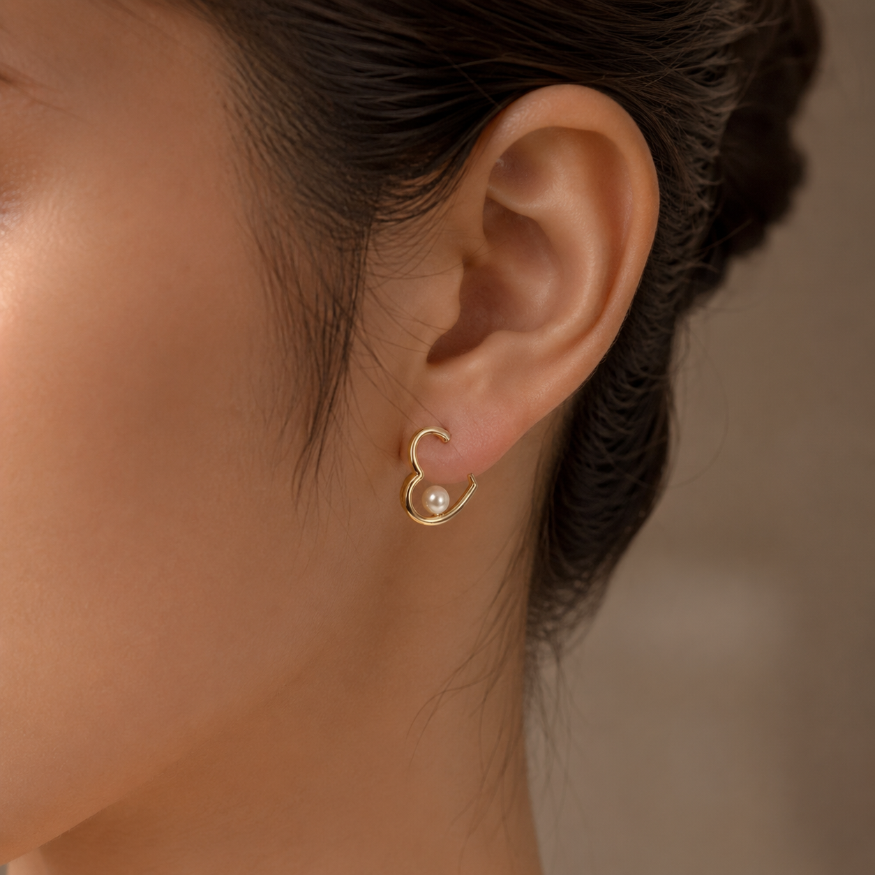 PEARL METAL HEART POST EARRINGS