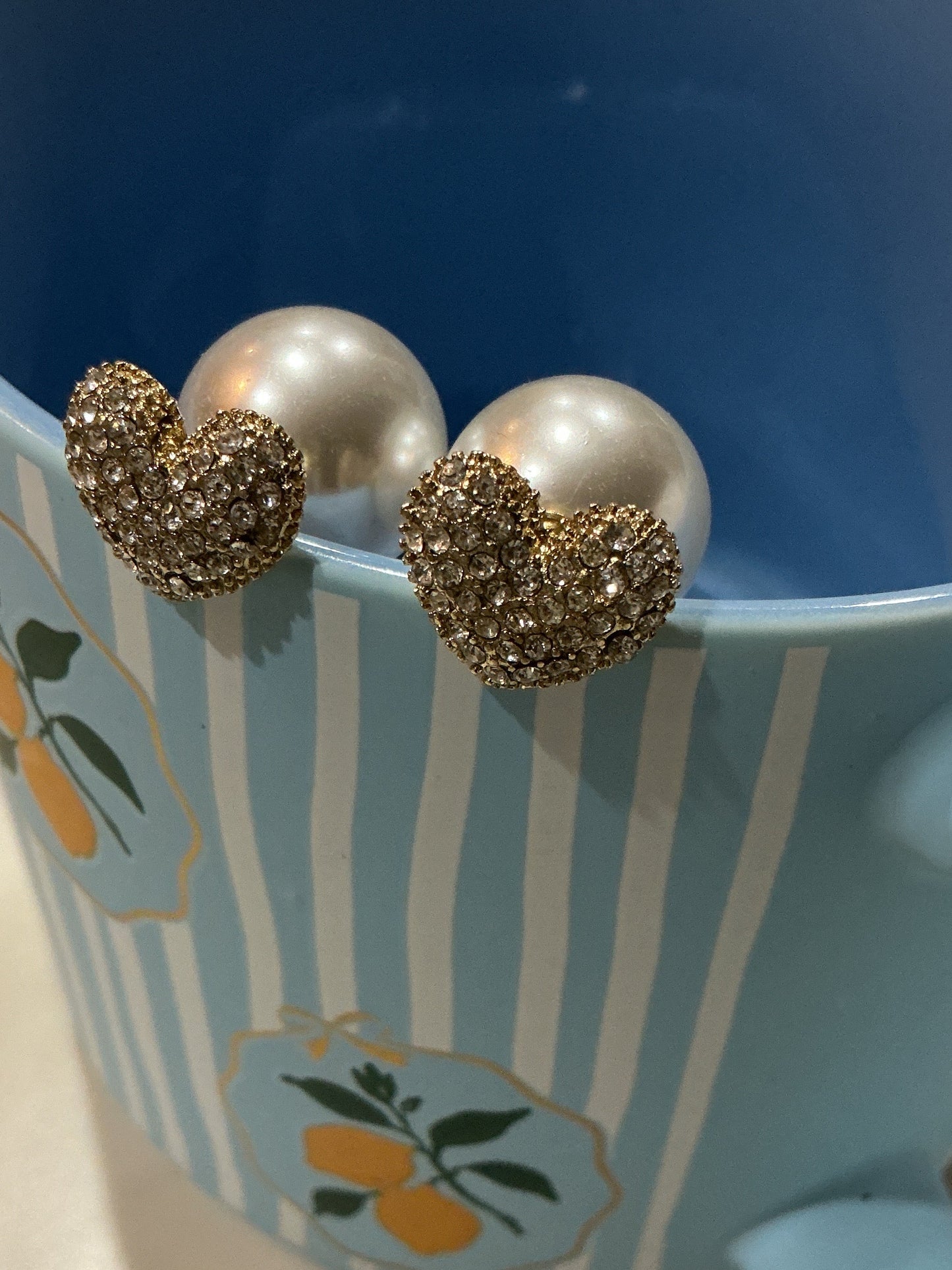 HEART PAVED PEARL DOUBLE SIDE EARRINGS